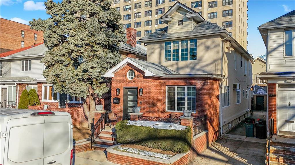 Single Family - фото