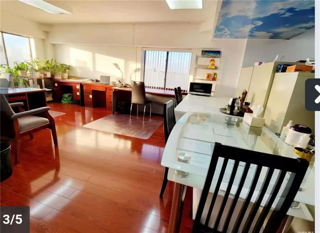 Commercial - фото