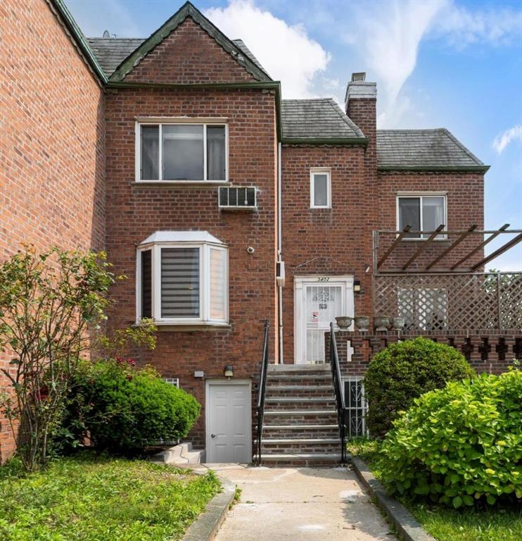 Single Family - фото