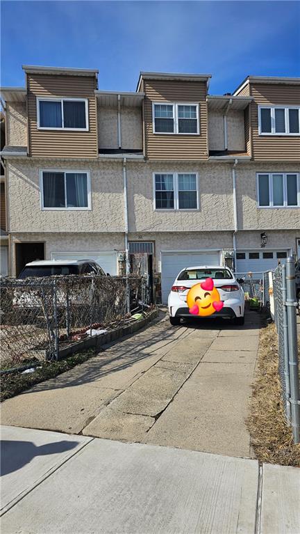 Single Family - фото