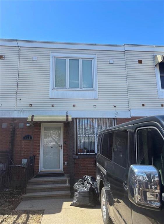 Single Family - фото