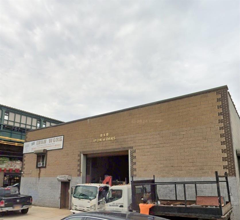 Commercial - фото