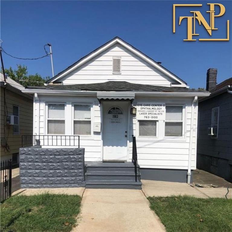 Single Family - фото