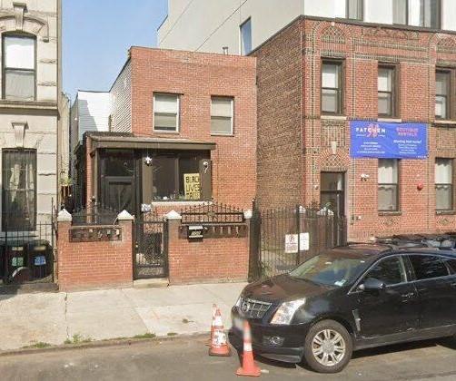 Single Family - фото