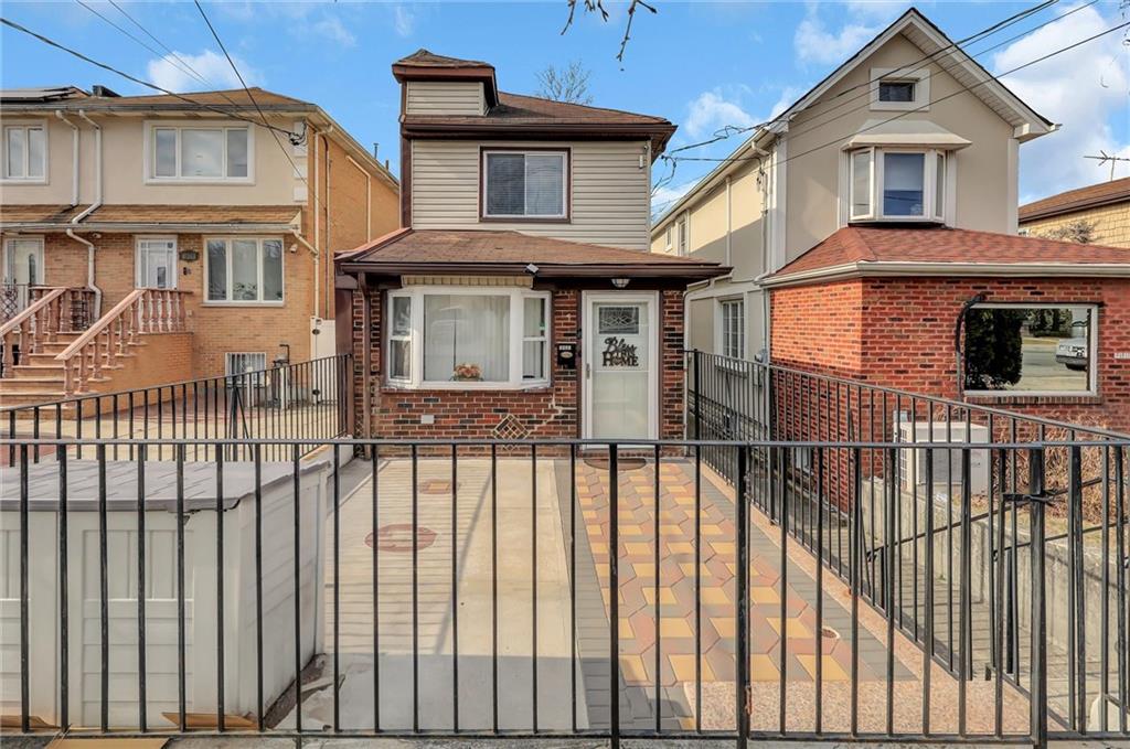 Single Family - фото