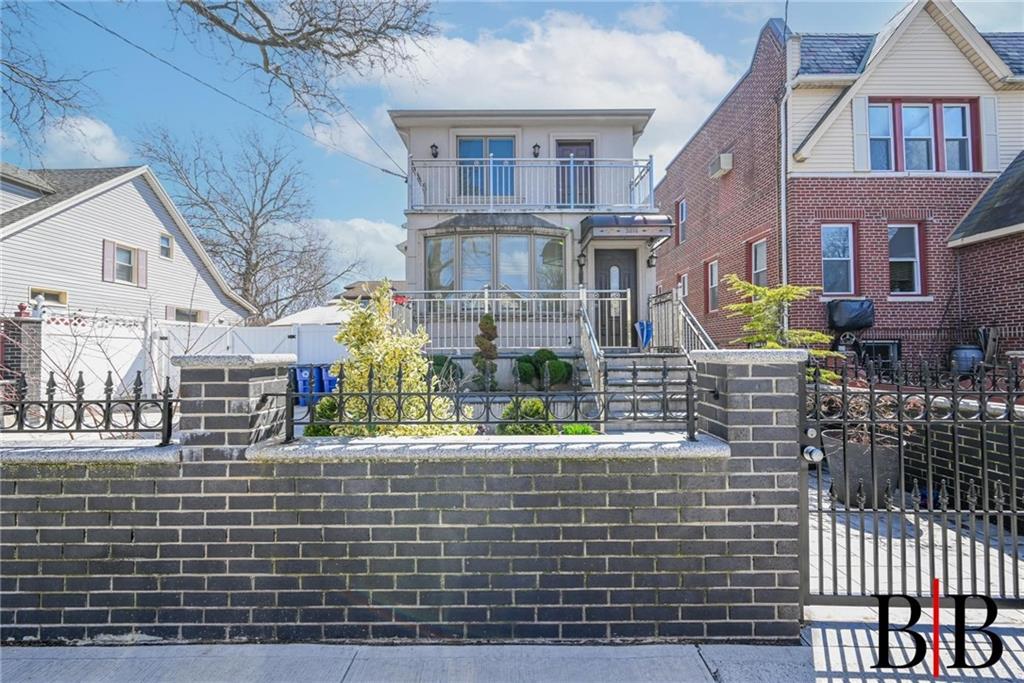 Single Family - фото