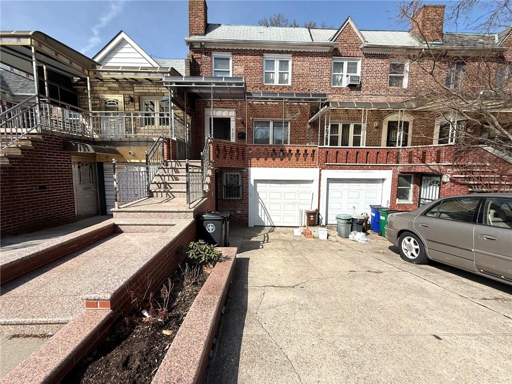 Single Family - фото