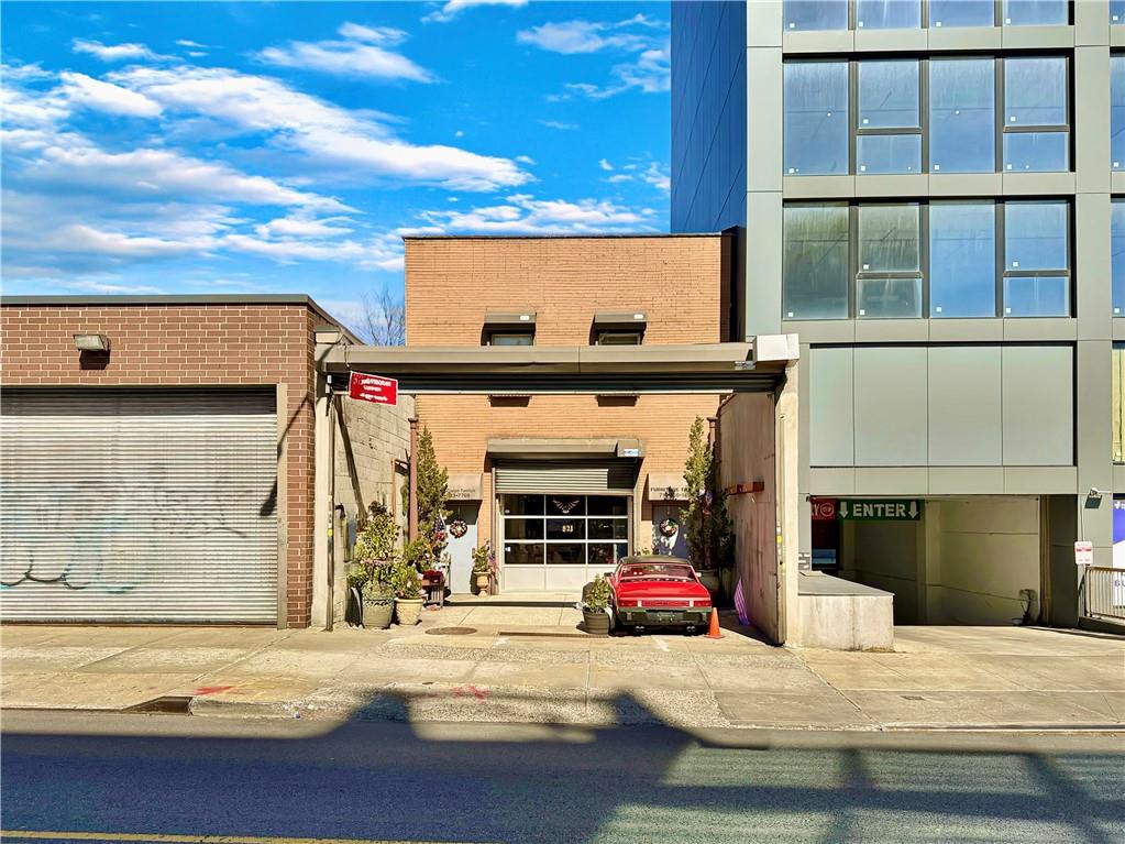 Commercial - фото