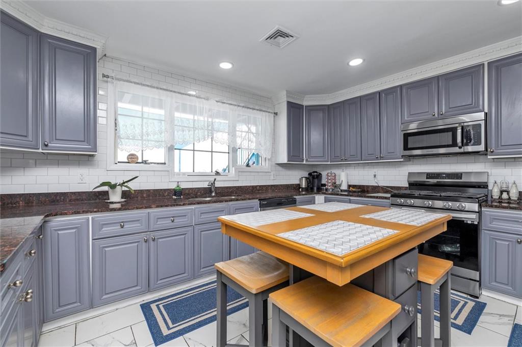 Single Family - фото