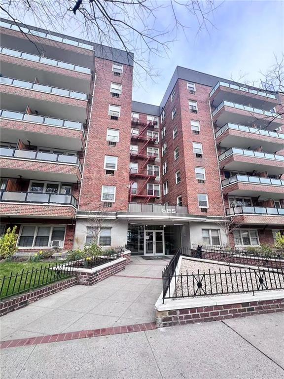 Parkway House Inc. - фото