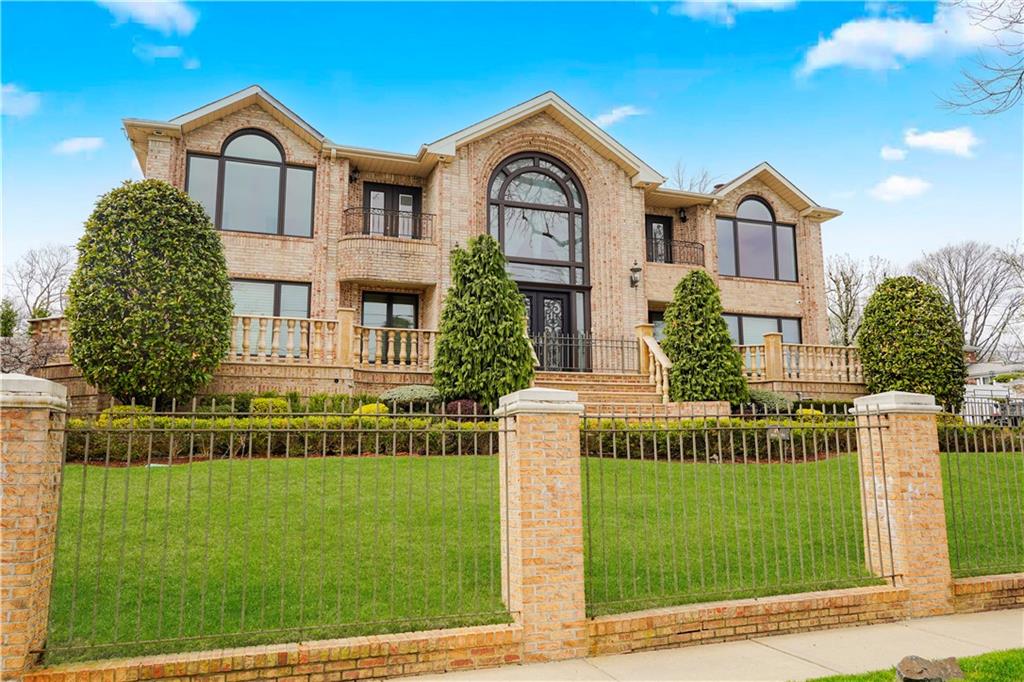 Single Family - фото