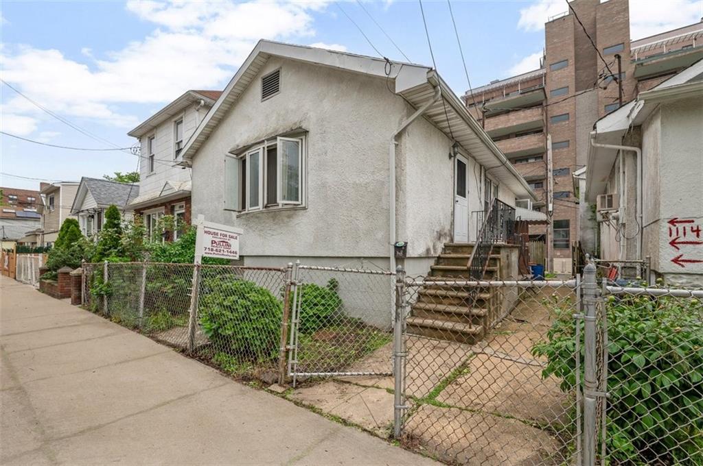 Single Family - фото