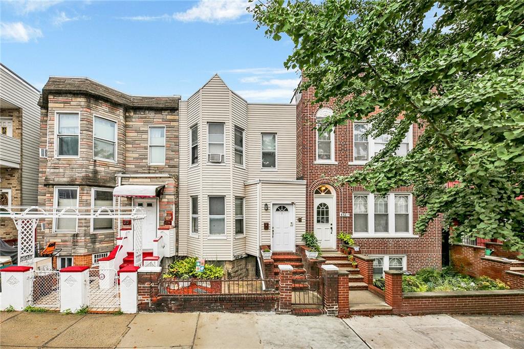 Single Family - фото