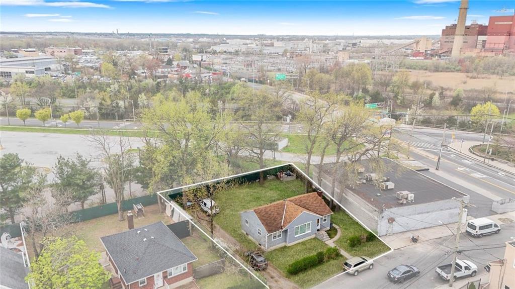 Single Family - фото