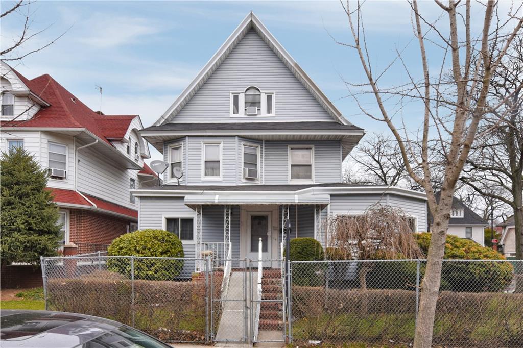 Single Family - фото