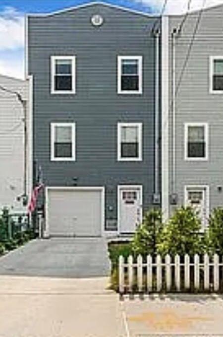 Single Family - фото