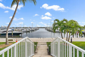 MOORINGS AT LANTANA CONDO 3