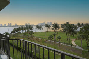 LAKE HARBOUR TOWERS CONDO - фото