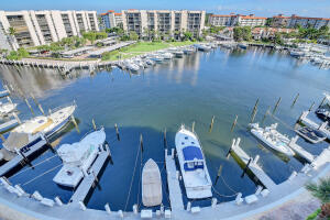 YACHT & RACQUET CLUB OF BOCA RATON CONDO