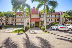 FOUNTAINS OF PALM BEACH CONDO 3