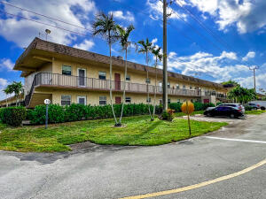 LAKESIDE VILLAGE CONDO 6