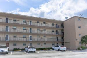 LAKESIDE VILLAGE CONDO 10