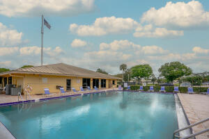 WESTWOOD GARDENS 1 - фото