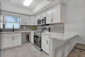 CRESTHAVEN VILLAS 14 CONDO