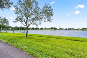 LAKE WINDWOOD CONDO