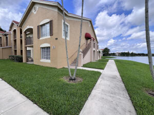 EMERALD ISLE AT LAGUNA LAKES CONDO