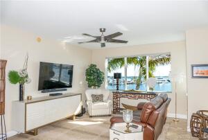 HARBORAGE YACHT CONDO