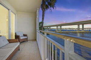 HARBORAGE YACHT CONDO