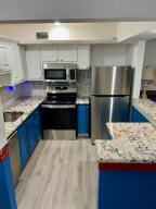 PARK PLAZA APTS CONDO - фото