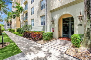 COURTYARDS IN CITYPLACE CONDO