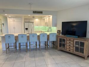 PHOENIX TOWERS CONDO - фото